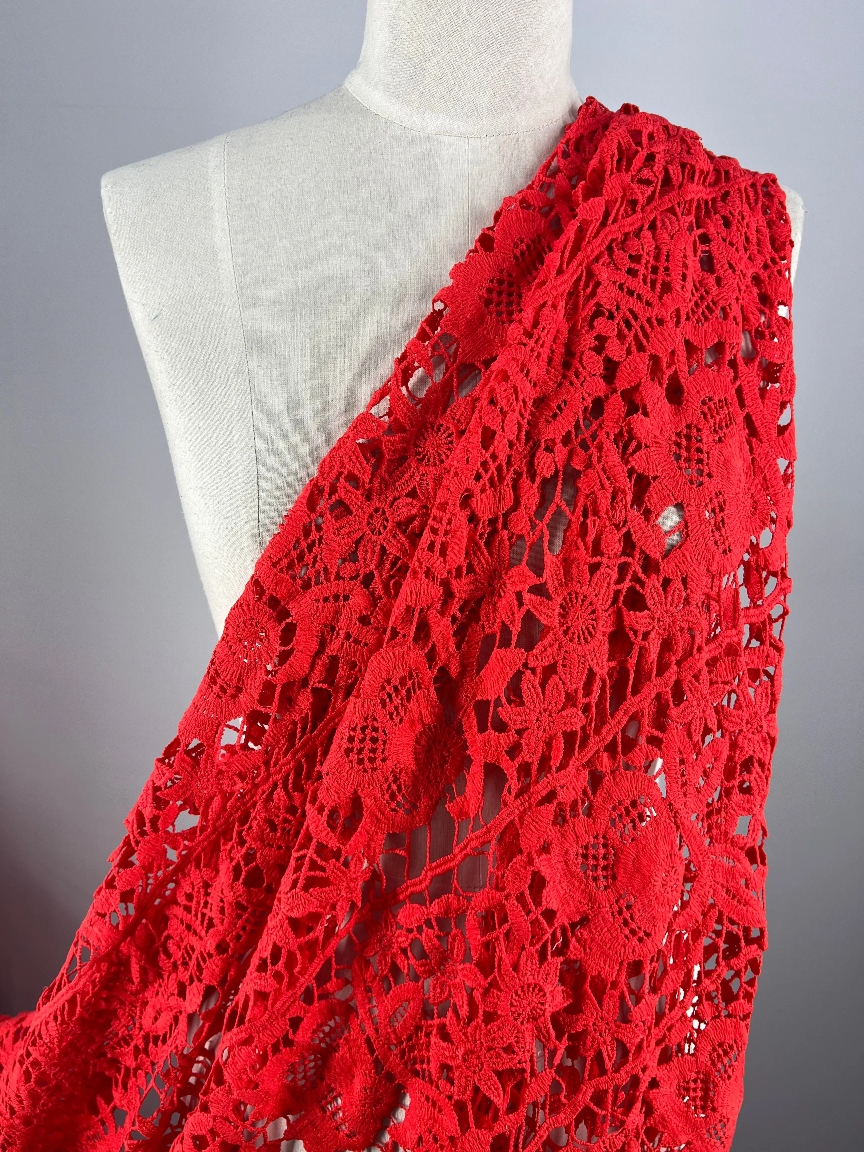 Anglaise Lace - Red Alert - 120cm