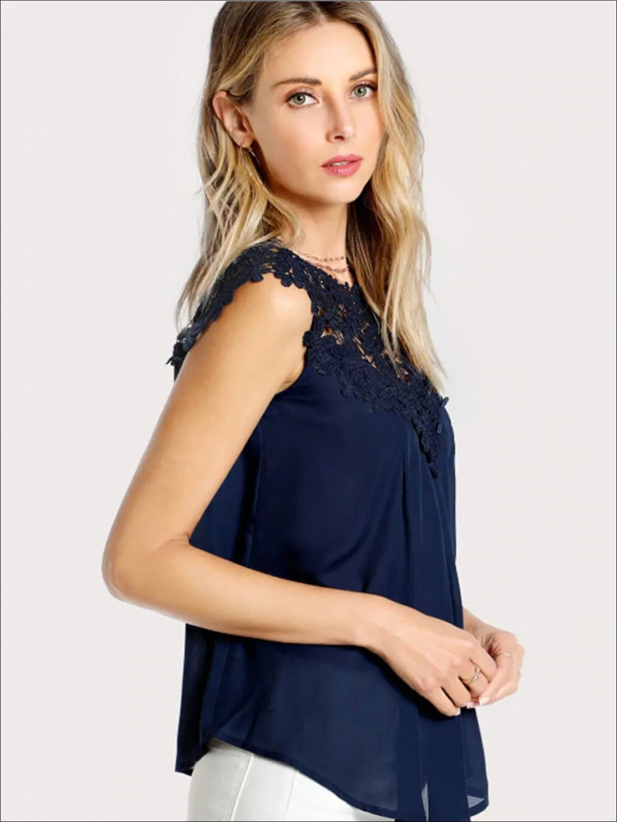 Women's Lace Mock Neck Sleeveless Blouse